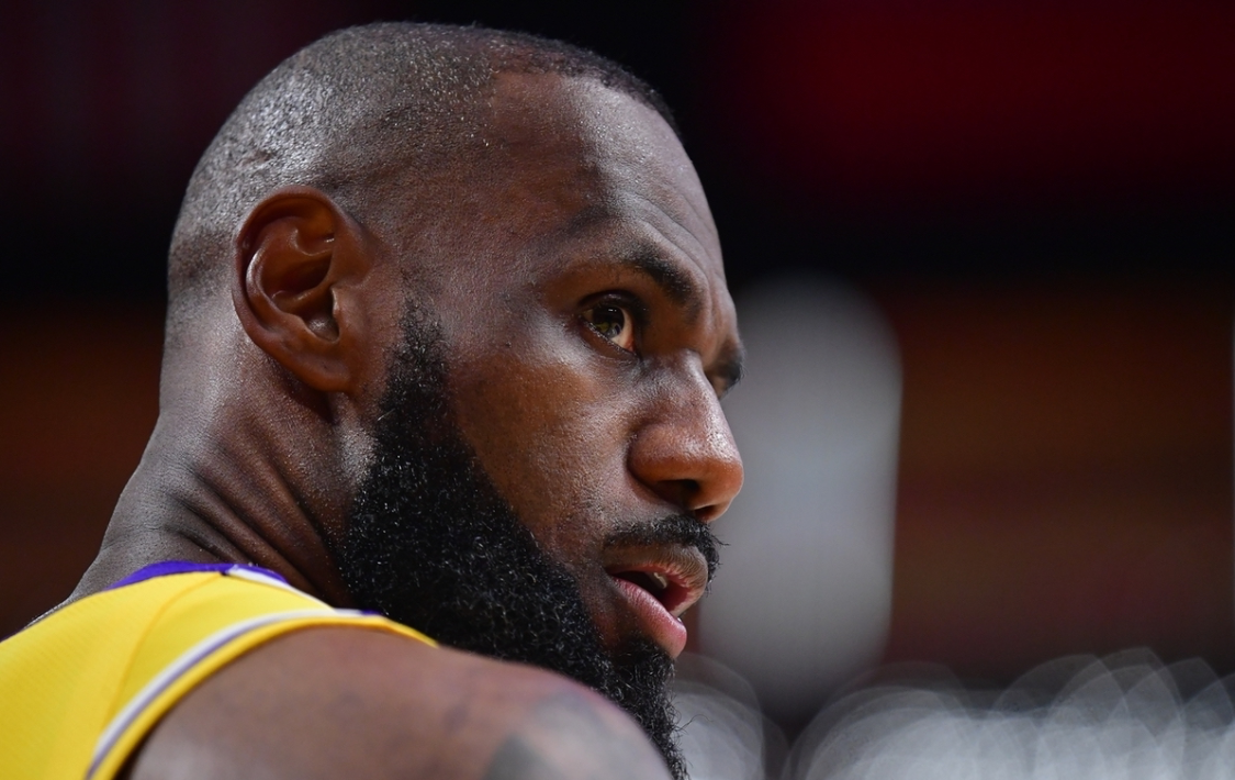 A史密斯表示詹姆斯质变了(科比末期)变烂的湖人!